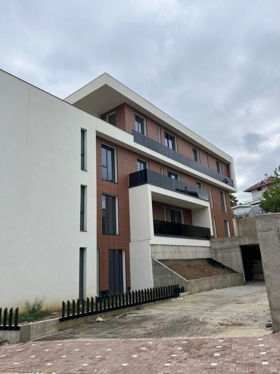 Shitet, Apartament 2+1+2+2 Poste Parkimi, Tulipan Residence, Tiranë.