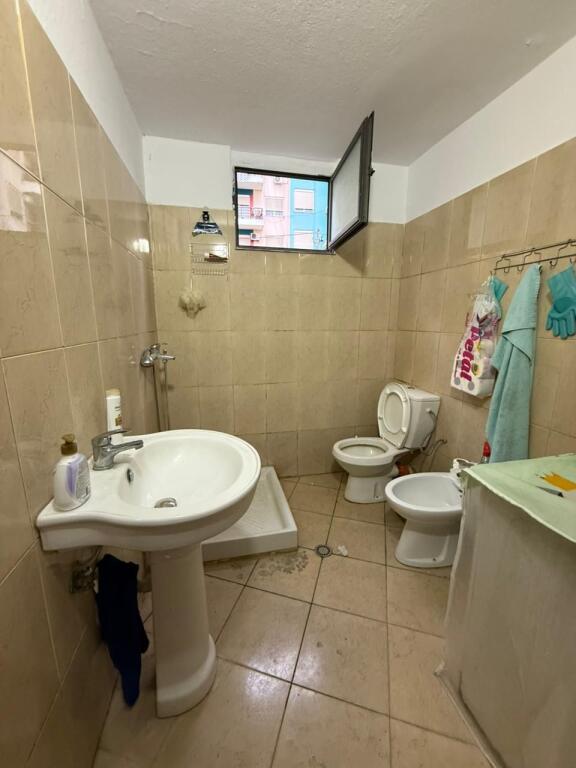 🏠 Jepet me Qira – Kati i Dytë i një Shtëpie Private