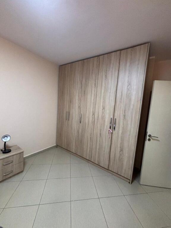 Affittasi appartamento 1+1 in Via Dibra