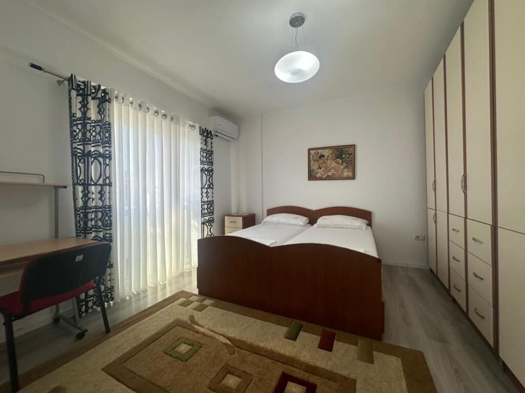 🏡 Appartamento 2+1 in Affitto   📍 Via Dritan Hoxha, a soli 200 metri dall'Università “Zoja e Këshillit të Mirë”