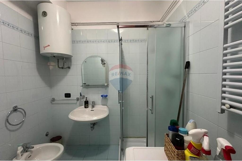 Appartamento - In Affitto - Via Abdi Toptani, Tirana 1300 ,, euro
