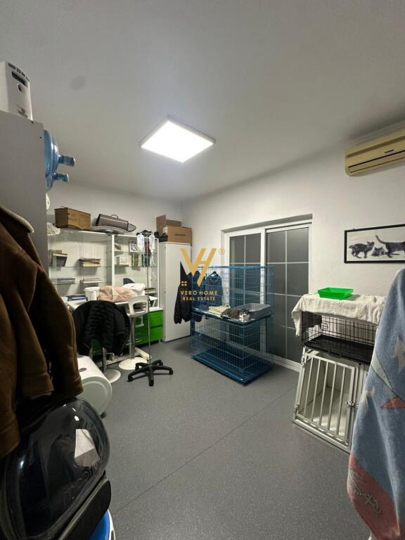 SHOP FOR RENT 90 M2 AT THE PARIS MUNICIPALITY 1,200 EURO