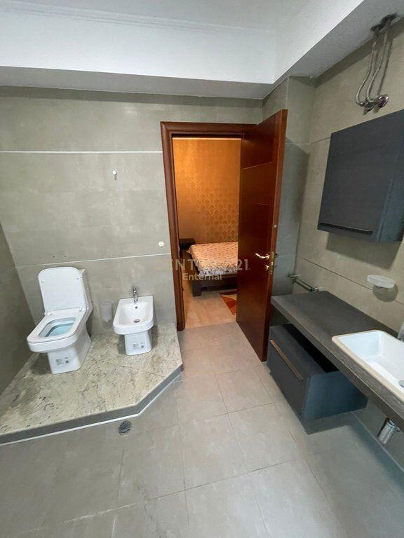 Apartament 3+1+2 me qira ne Qender 900 € /Muaj Sip. Totale  135m2