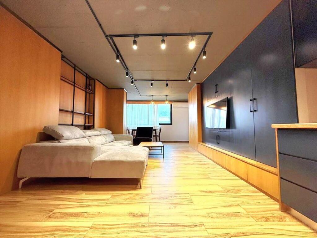 OSPEDALE AMERICANO 3, GOLDEN PARK  Piano 1 e 2 residenziale  Vendiamo super appartamento duplex  2+1.