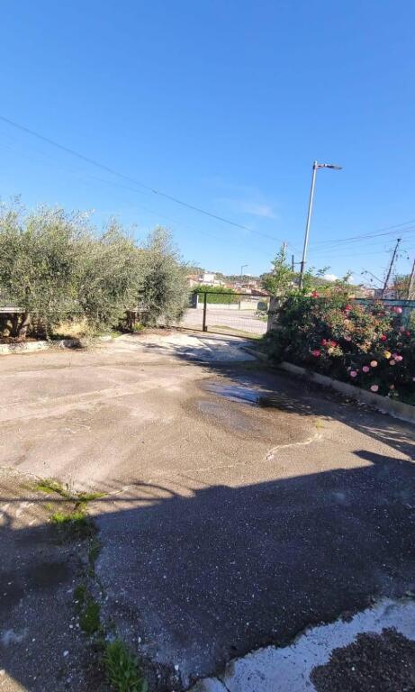 🏡 EXCLUSIVE PROPERTY ON THE “TAULANTIA” PROMENADE, Kavaje — INVESTMENT OPPORTUNITY A building with high development potential is for sale, located on the main road