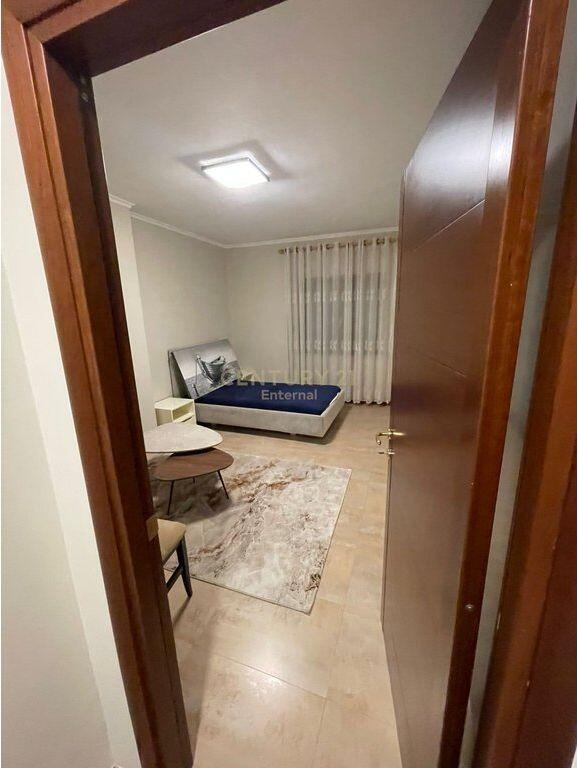 Apartament 3+1+2 me qira ne Qender 900 € /Muaj Sip. Totale  135m2