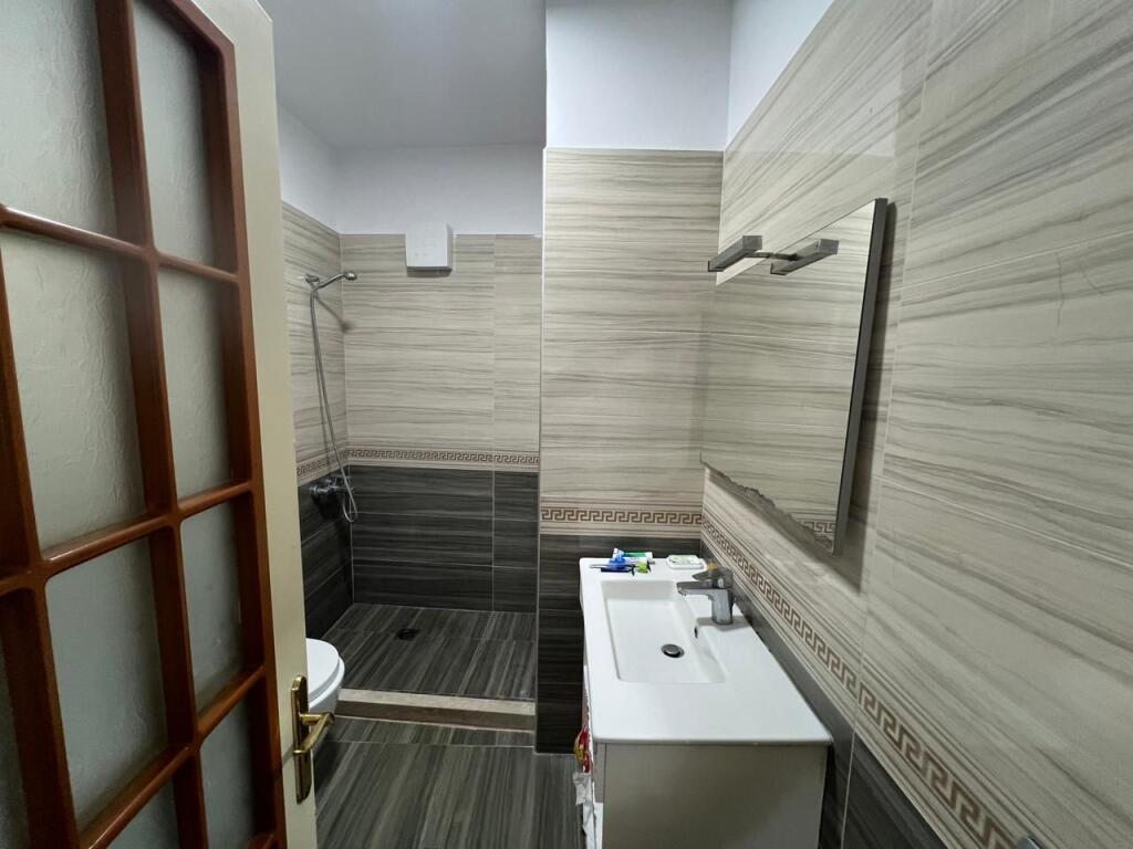 Appartamento 2+1 in vendita a Komuna e Parisit