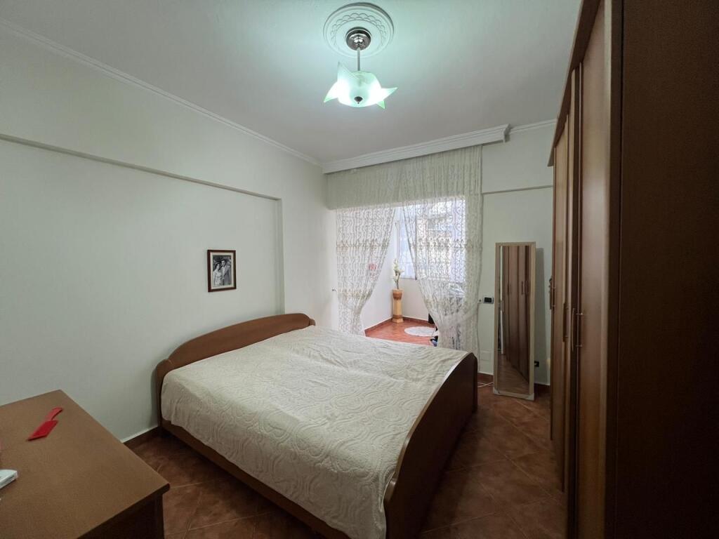 Appartamento 2+1 in vendita a Komuna e Parisit