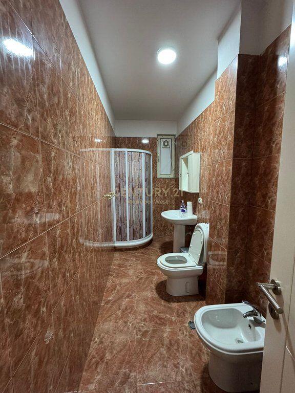 Shitet Apartament 1+1 në Rrugën Mine Peza, pranë Kafe Flora!
