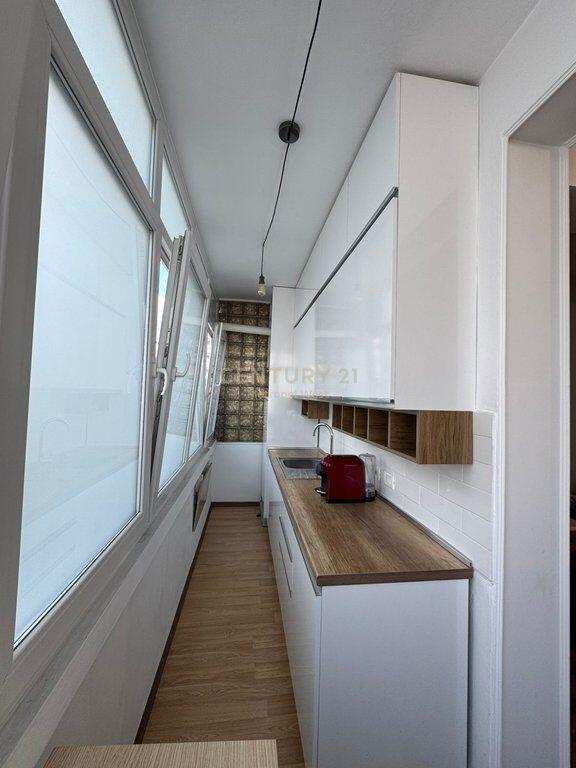 Shitet Apartament 1+1 në Rrugën Mine Peza, pranë Kafe Flora!