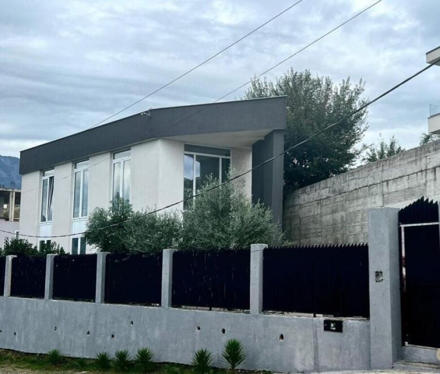 Vendiamo una villa vicino al Lago Farka!