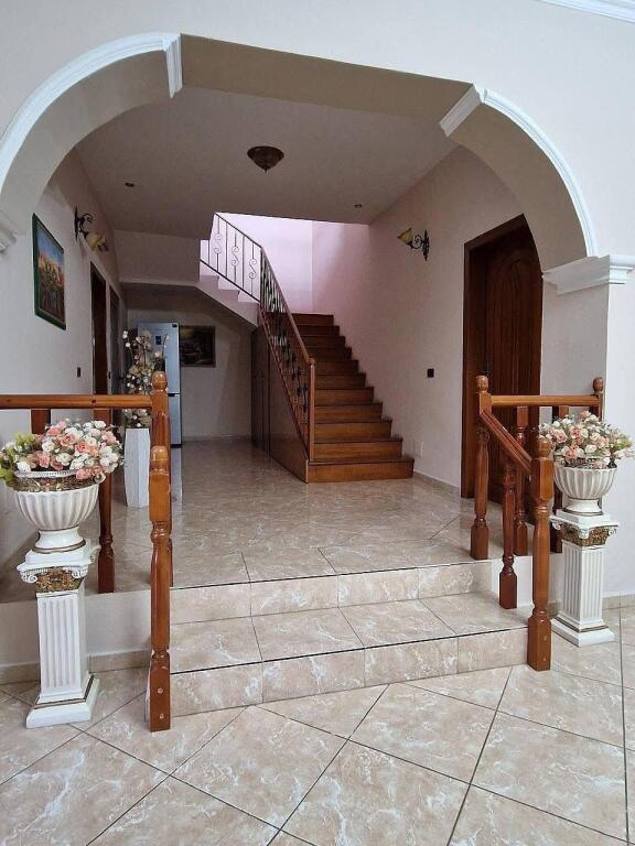 🏡 EXCLUSIVE PROPERTY ON THE “TAULANTIA” PROMENADE, Kavaje — INVESTMENT OPPORTUNITY A building with high development potential is for sale, located on the main road