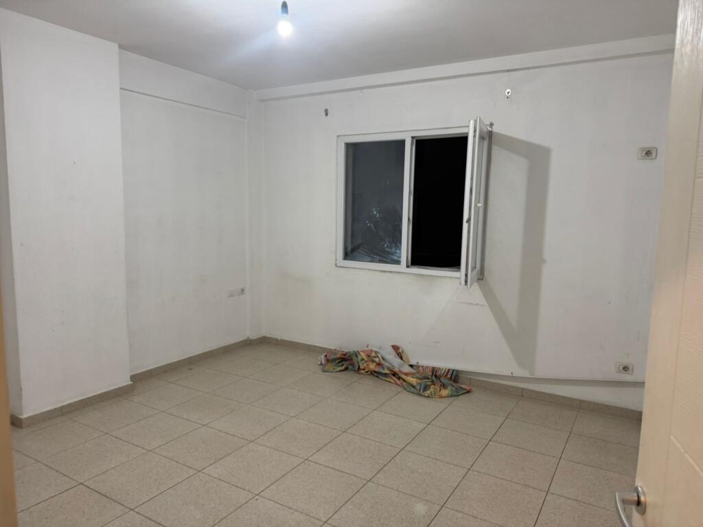 1+1, empty for living or office, near the chimney, price 500 euros