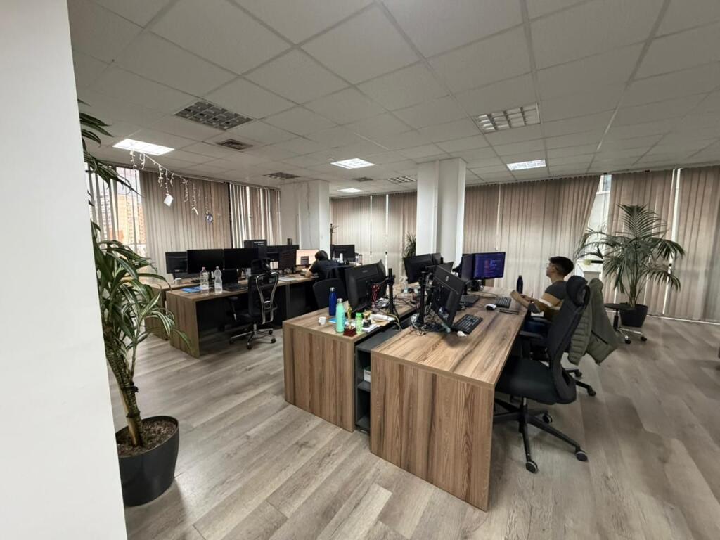 📍 Jepet me qira ambient zyrash – Qendër, Tiranë