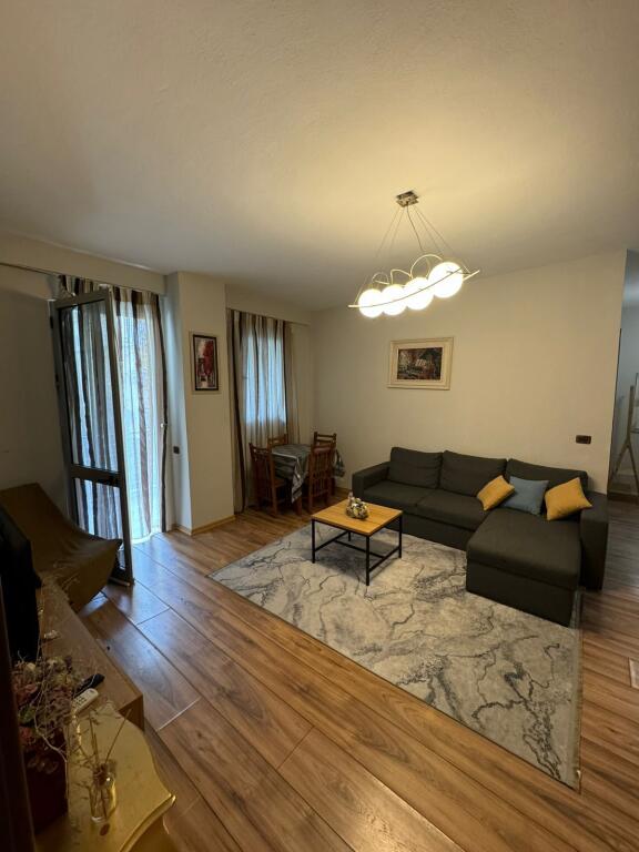 Affittasi appartamento 2+1 Myslym shyr , Prezzo: 800 mila lek
