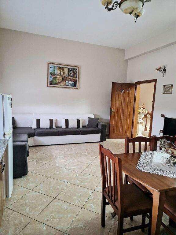 🏡 EXCLUSIVE PROPERTY ON THE “TAULANTIA” PROMENADE, Kavaje — INVESTMENT OPPORTUNITY A building with high development potential is for sale, located on the main road