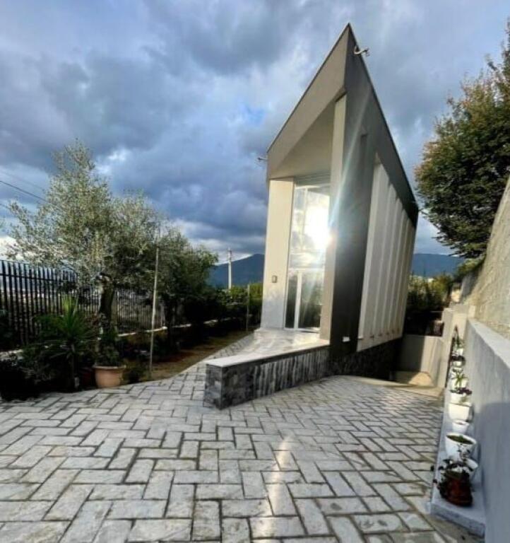 Vendiamo una villa vicino al Lago Farka!