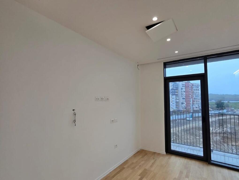 Accanto alla strada Kosovareve, LAKE VIEW   Vendiamo appartamento 2+1+2+veranda.