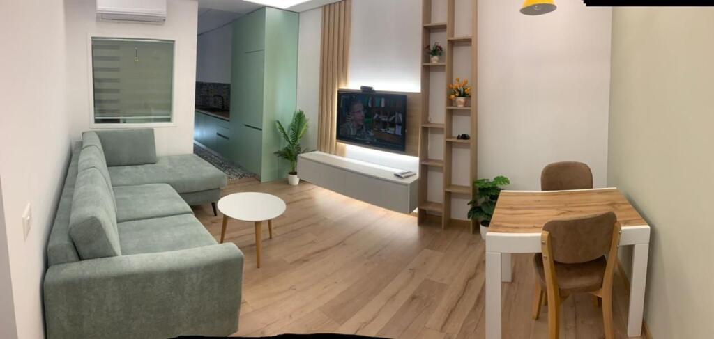 Shitet apartament 1+1+ballkon te Kristal Center,Komuna e Parisit