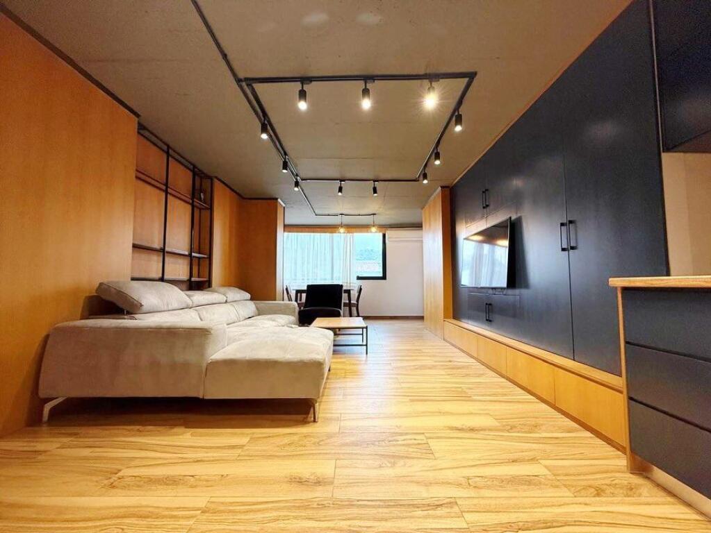 OSPEDALE AMERICANO 3, GOLDEN PARK  Piano 1 e 2 residenziale  Vendiamo super appartamento duplex  2+1.
