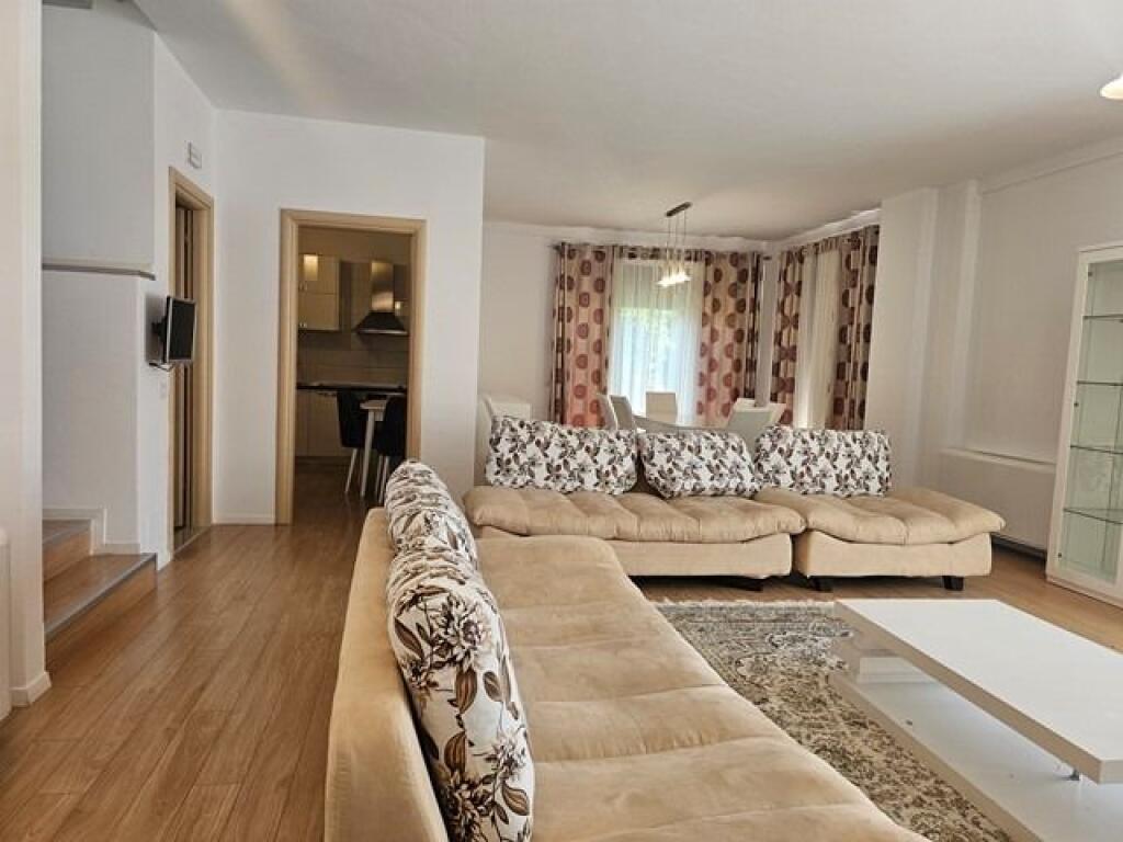 🏡 Three-Storey Villa for Rent on Vilave Street near Teg