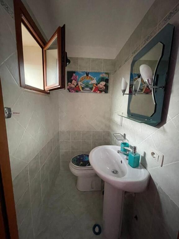 📣Jepet me qira kati i 3-të i një vile – 3+1 me 2 tualete 📍 Adresa: Rruga Filip Shiroka, pranë shkollës “Mrekullia”