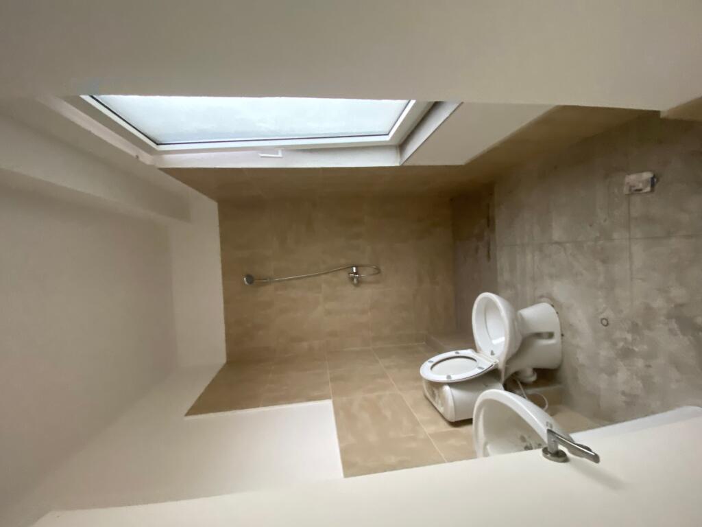 2+1, presso l'hotel Radison lago secco, prezzo 238.000 euro trattabile