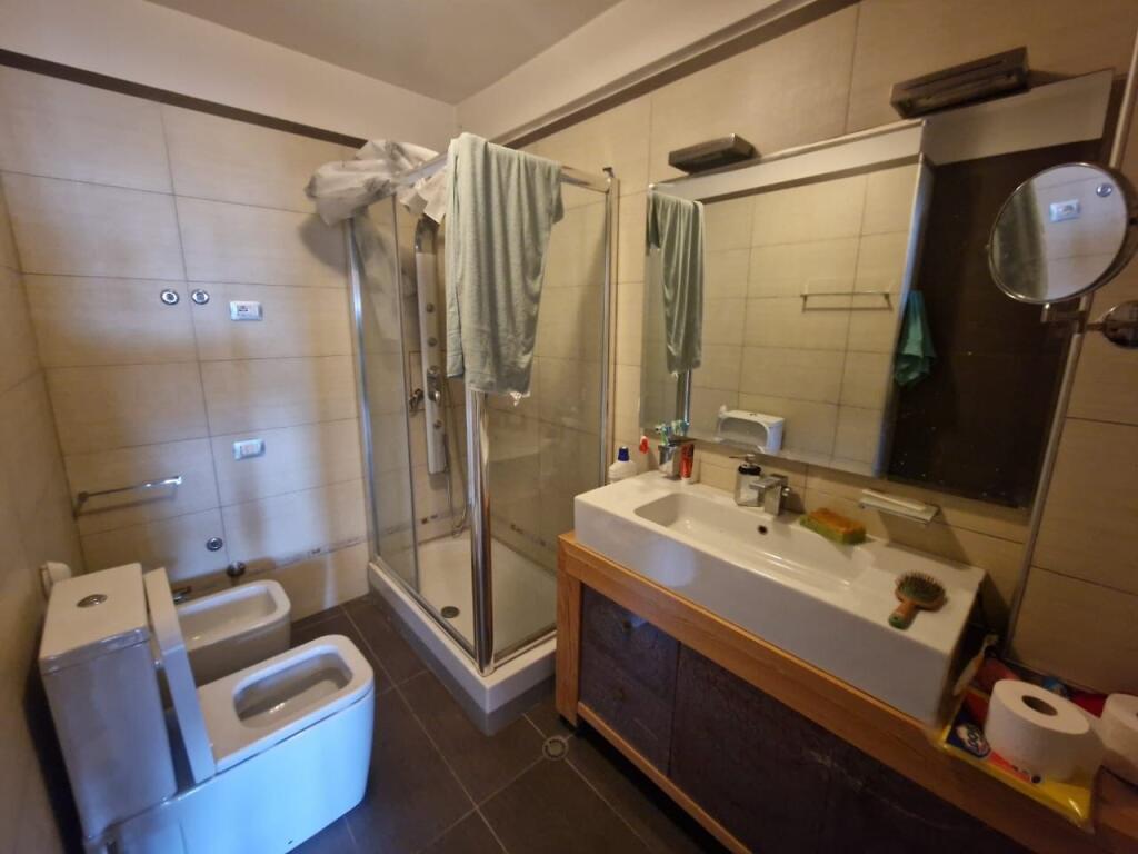 Attico 2+1+2 bagni+3 balconi in vendita a Zogu i Zi con prezzo d'occasione