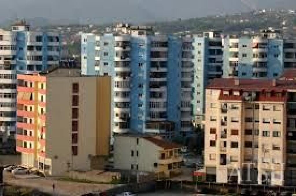 2+1 apartment for SALE at Komuna e Parisit