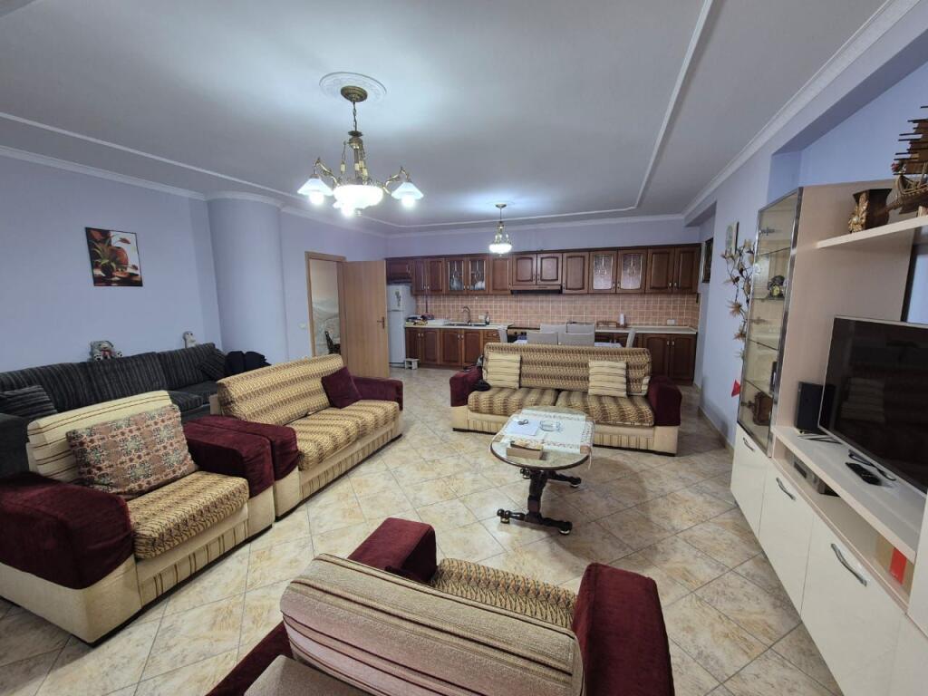 📣 Jepet me qira Apartament 2+1 (me 2 tualete) 📍 Zona: 21 Dhjetori
