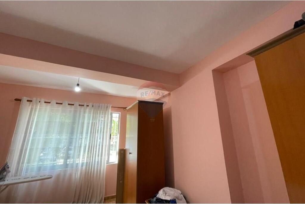 Shitet Apartament 1+1+ballkon ne Fresk