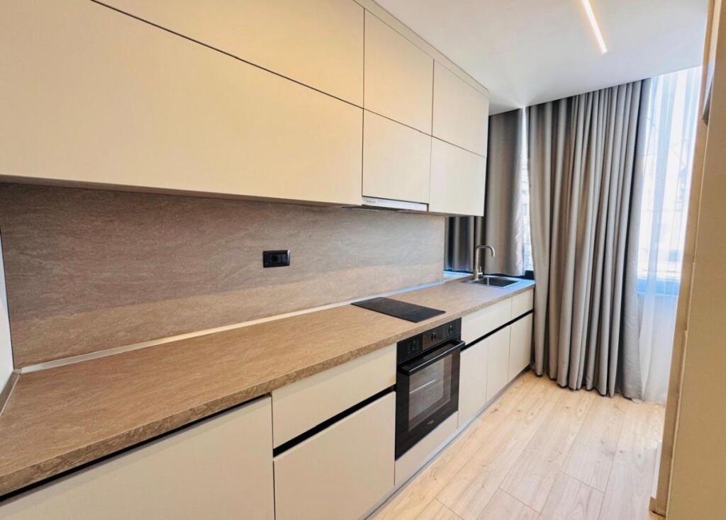 Jepet me qera apartament 1+1 40.000 Leke Pazari Ri