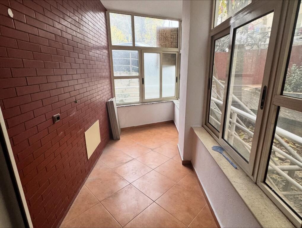🟩 SHITET APARTAMENT 3+1+2 ME GARAZH – PRANË KODRËS SË DIELLIT PER BANIM OSE ZYRE