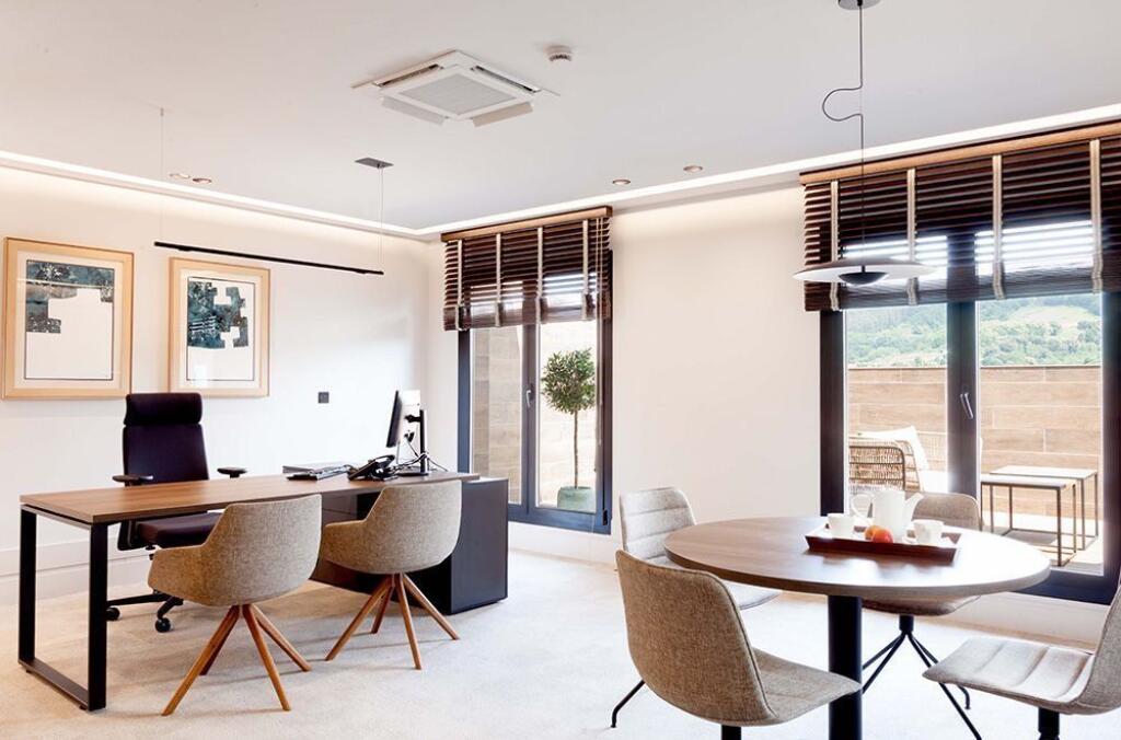 Jepet me qera apartament 1+1 tek Komuna e Parisit
