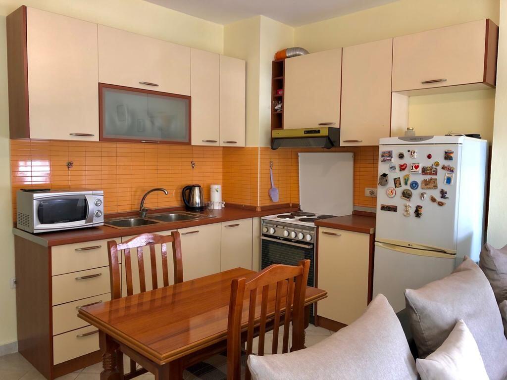 🏢 Jepet me qira: Apartament 1+1 – Rruga Mine Peza, pranë Prokurorisë