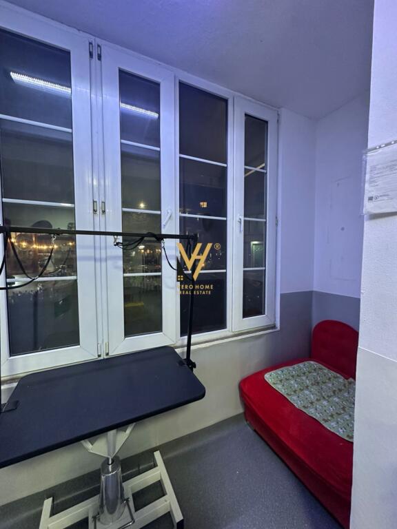 SHOP FOR RENT 90 M2 AT THE PARIS MUNICIPALITY 1,200 EURO