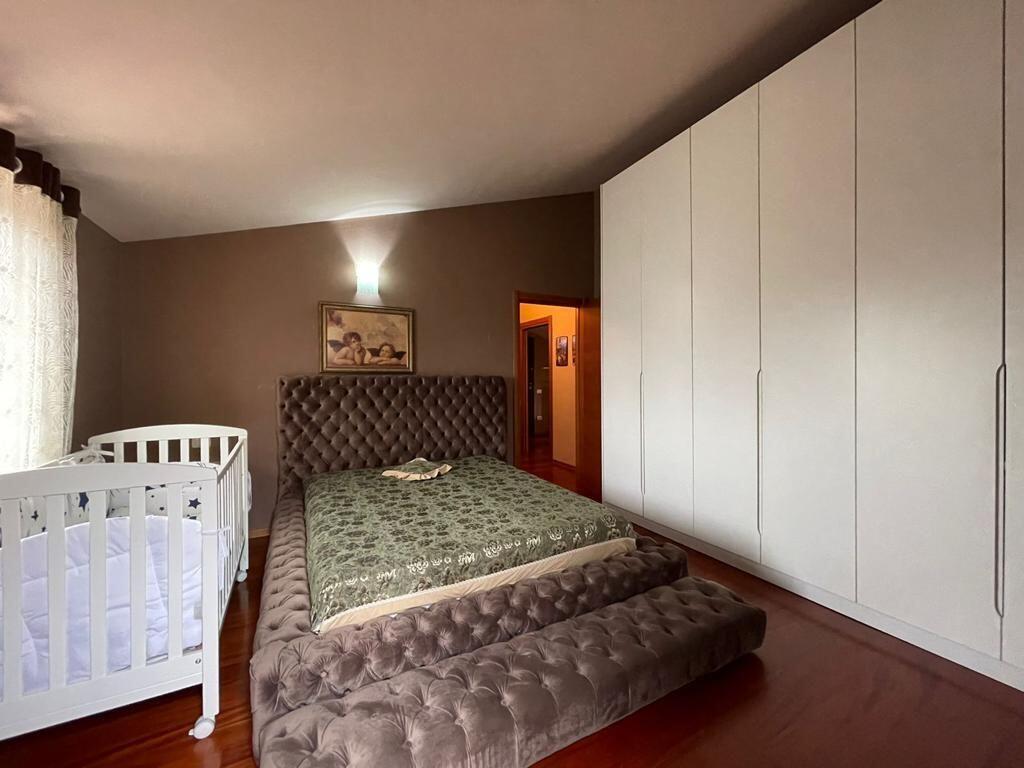 📣Jepet me qira kati i 3-të i një vile – 3+1 me 2 tualete 📍 Adresa: Rruga Filip Shiroka, pranë shkollës “Mrekullia”
