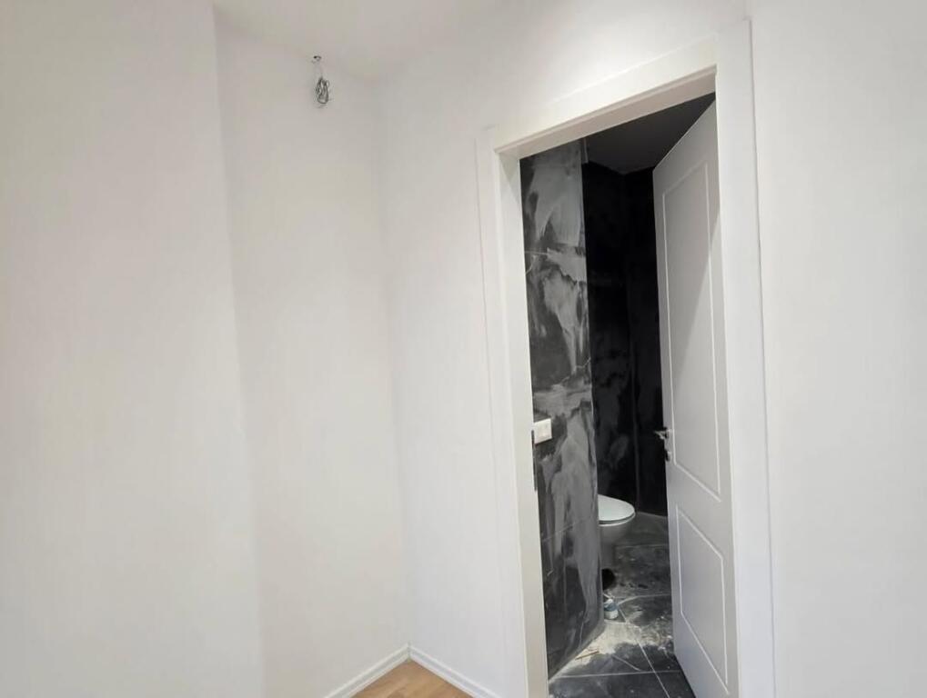 Accanto alla strada Kosovareve, LAKE VIEW   Vendiamo appartamento 2+1+2+veranda.