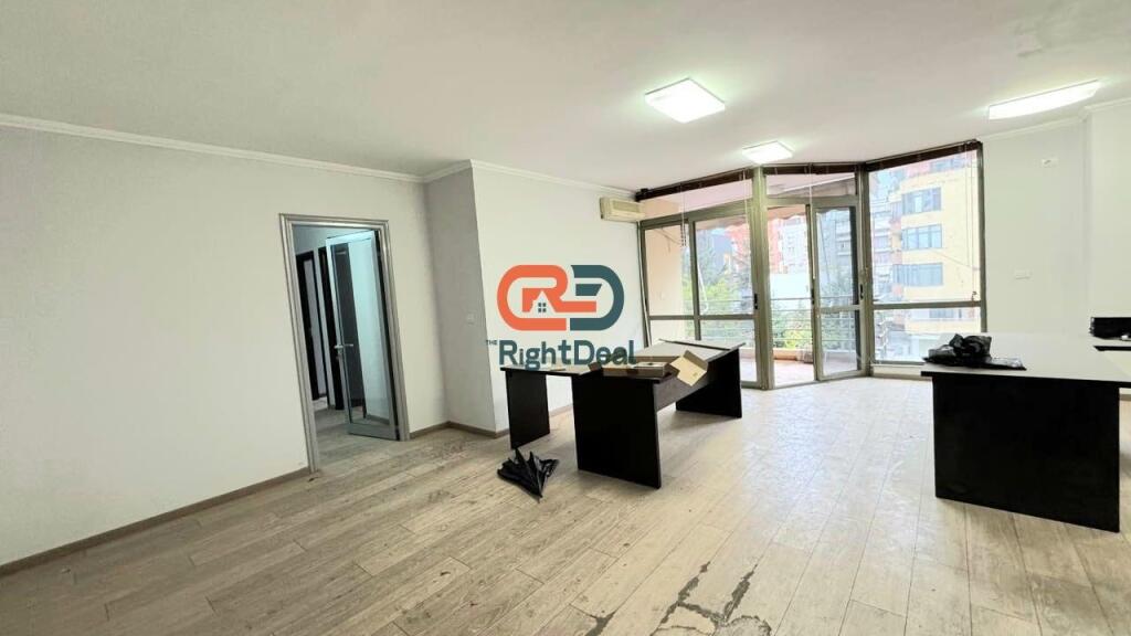At 21 Dhjetori, Apartment 2+1 For Sale, With Spacious Areas And Perfect Orientation !!