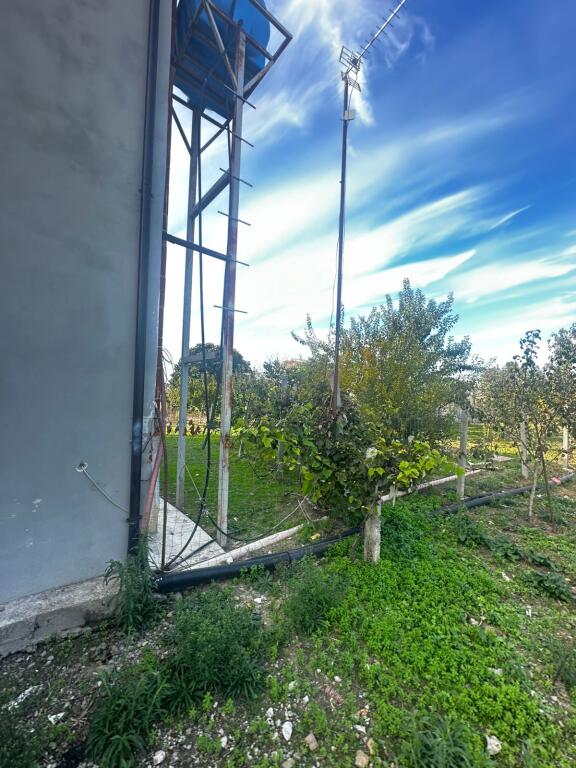 🏡 Shitet Vilë 2-Katëshe Manze