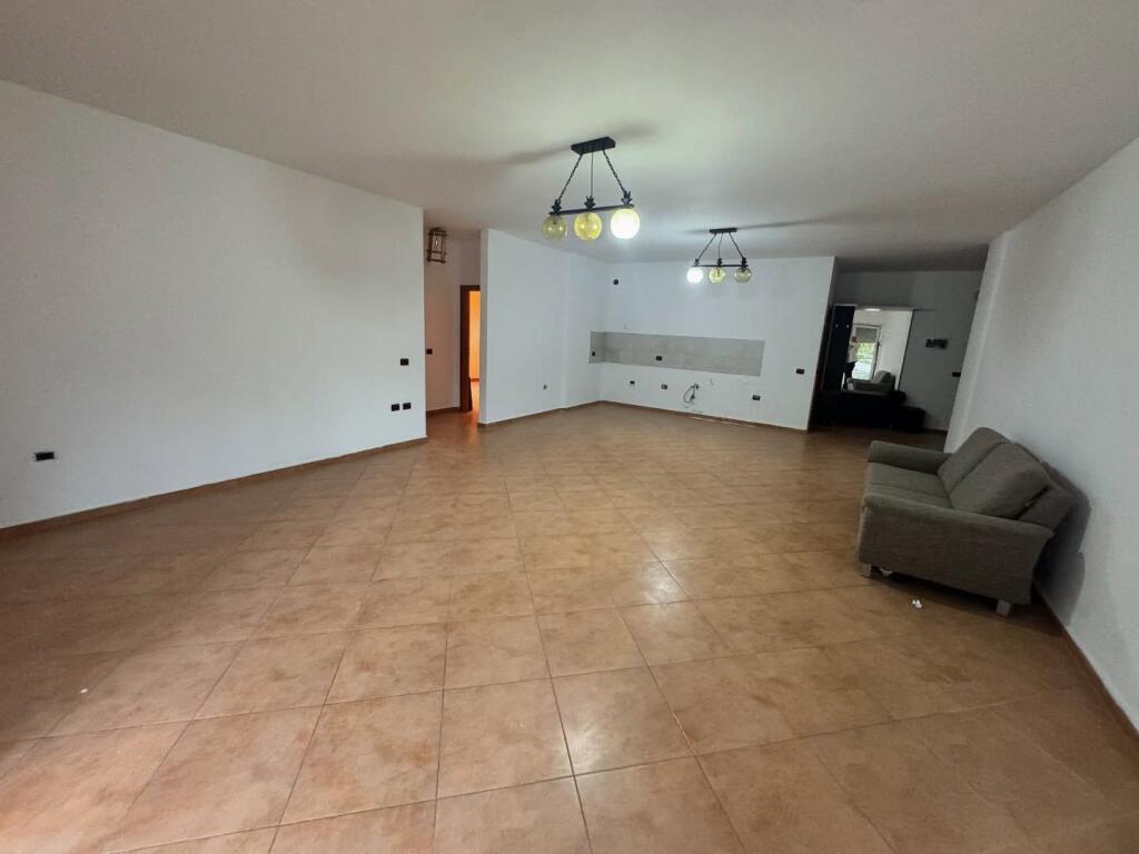 🟩 SHITET APARTAMENT 3+1+2 ME GARAZH – PRANË KODRËS SË DIELLIT PER BANIM OSE ZYRE