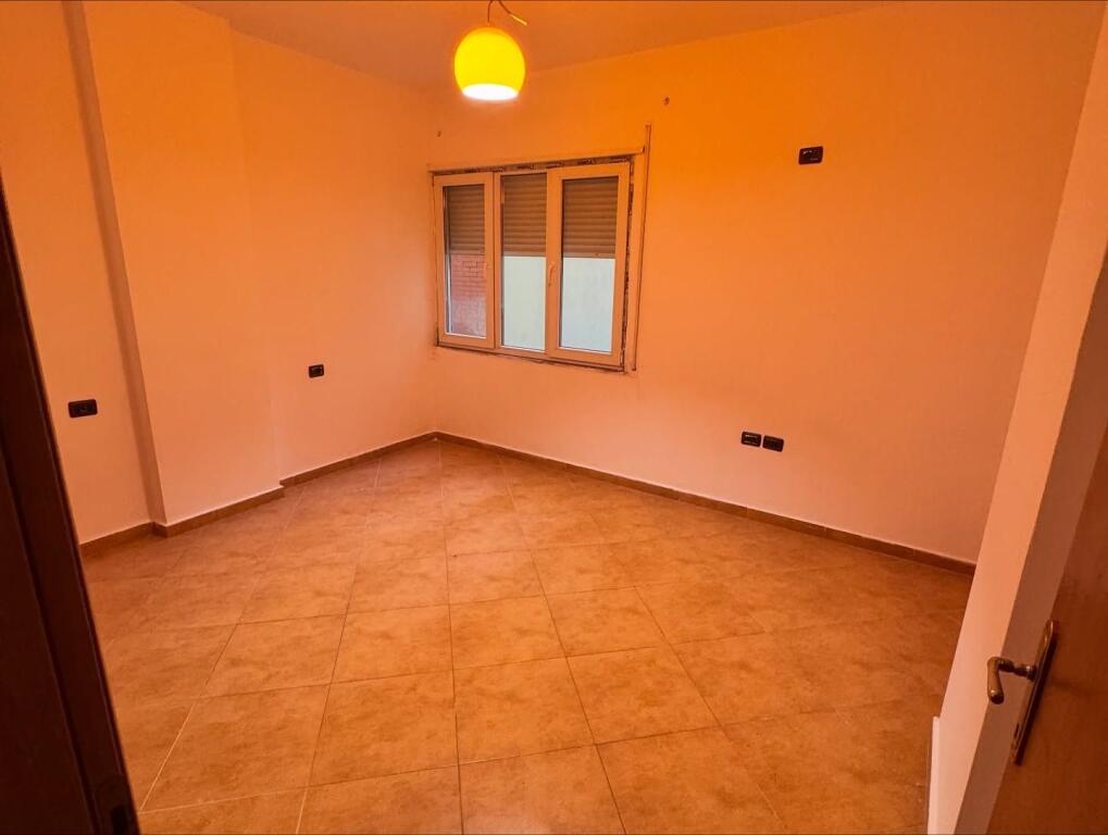 🟩 SHITET APARTAMENT 3+1+2 ME GARAZH – PRANË KODRËS SË DIELLIT PER BANIM OSE ZYRE