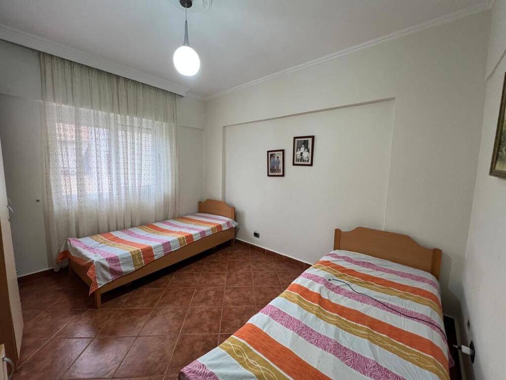 Appartamento 2+1 in vendita a Komuna e Parisit