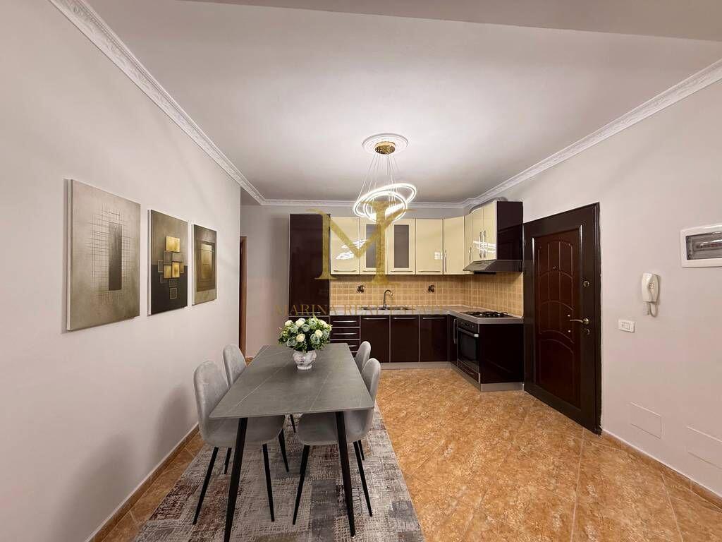 Shitet Apartament 2+1 Ne Kompleksin Eka ne Plazh , Hekurudha !!