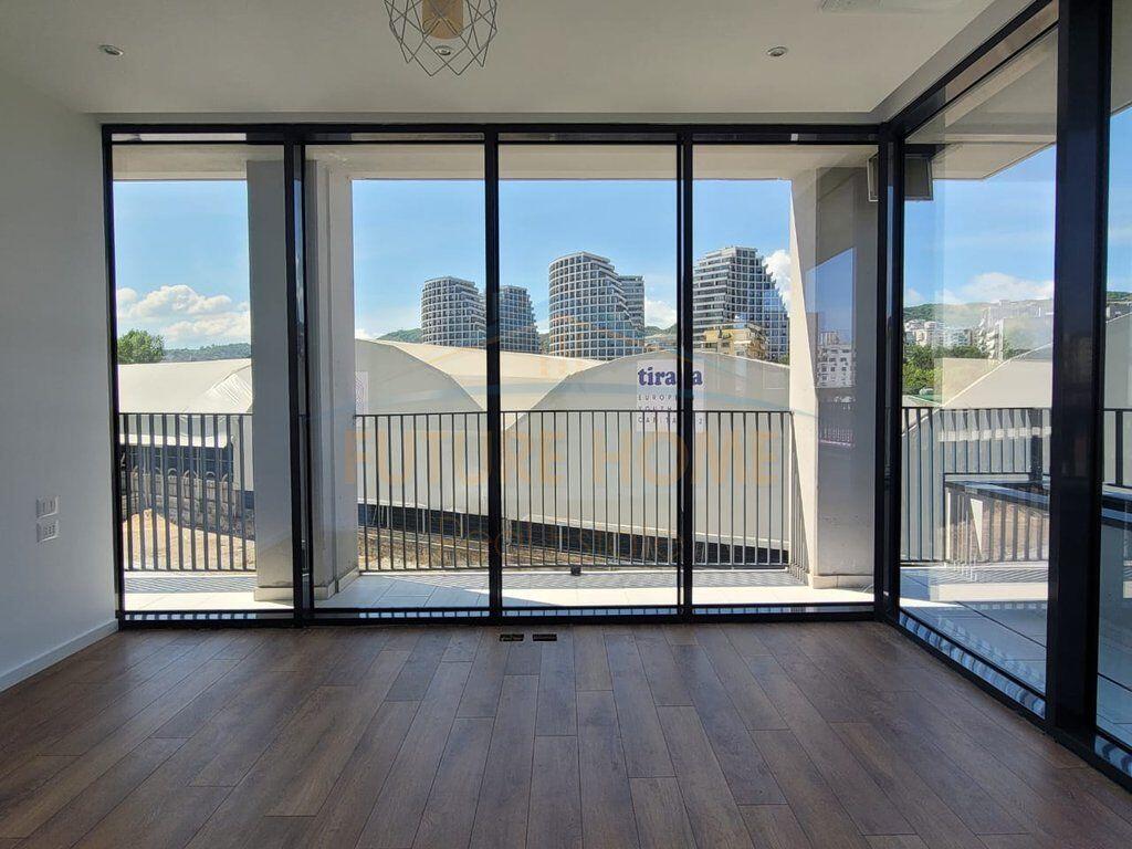 Qera, Lake View residence