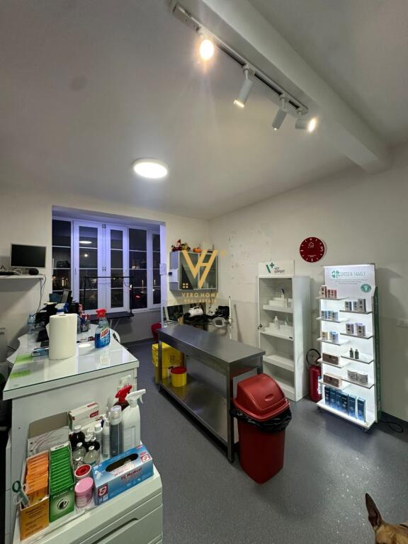 SHOP FOR RENT 90 M2 AT THE PARIS MUNICIPALITY 1,200 EURO