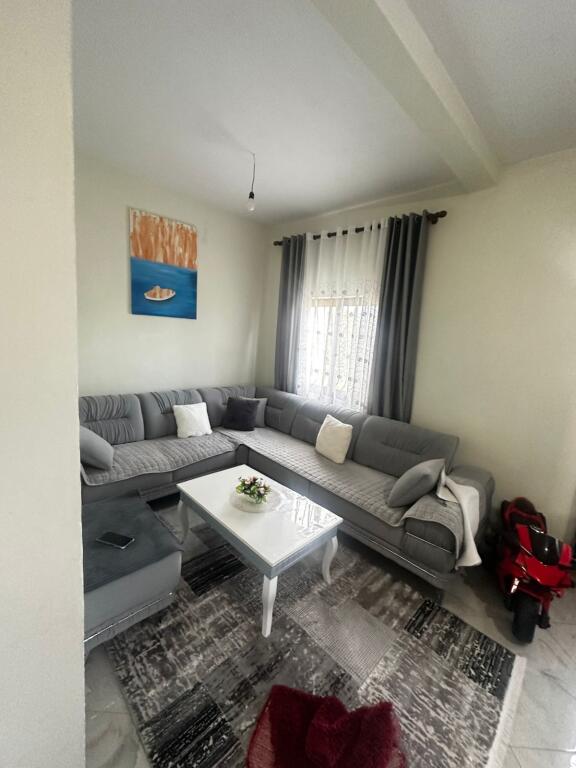 🏡 Shitet Vilë 2-Katëshe Manze