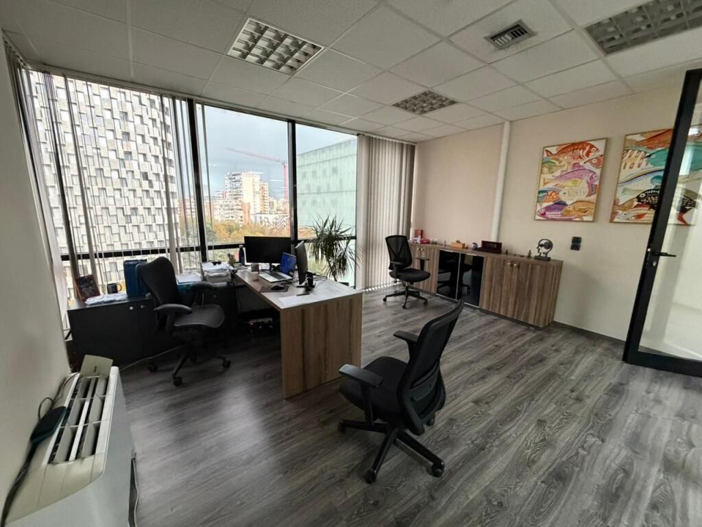 📍 Jepet me qira ambient zyrash – Qendër, Tiranë