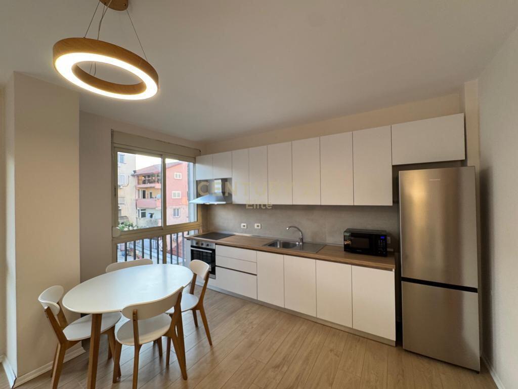 🏢 Jepet me qira: Apartament 1+1 tek Rruga e Kavajes – Shumë pranë qendrës