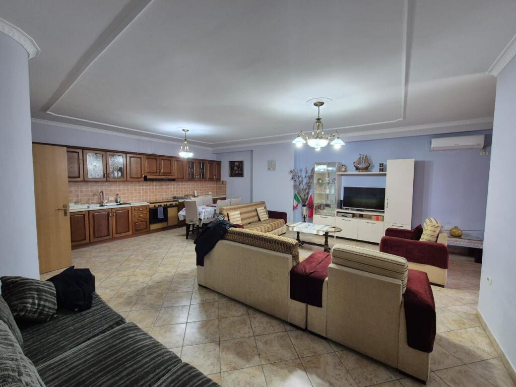 📣 Jepet me qira Apartament 2+1 (me 2 tualete) 📍 Zona: 21 Dhjetori